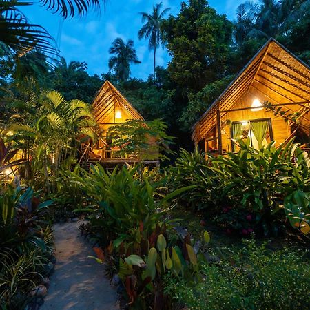 Bamboo Bay Eco Resort スリタヌ エクステリア 写真