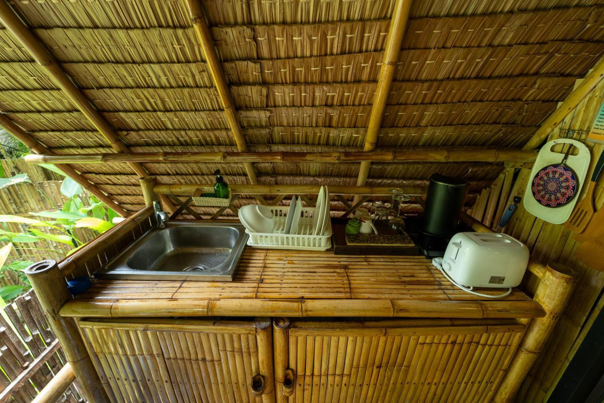 Bamboo Bay Eco Resort スリタヌ エクステリア 写真