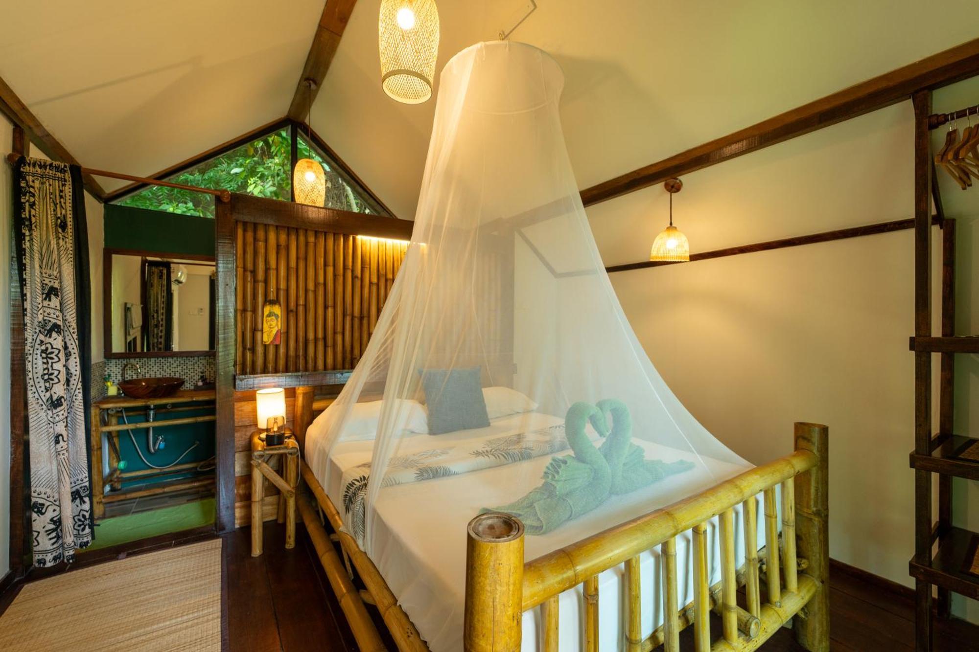 Bamboo Bay Eco Resort スリタヌ エクステリア 写真