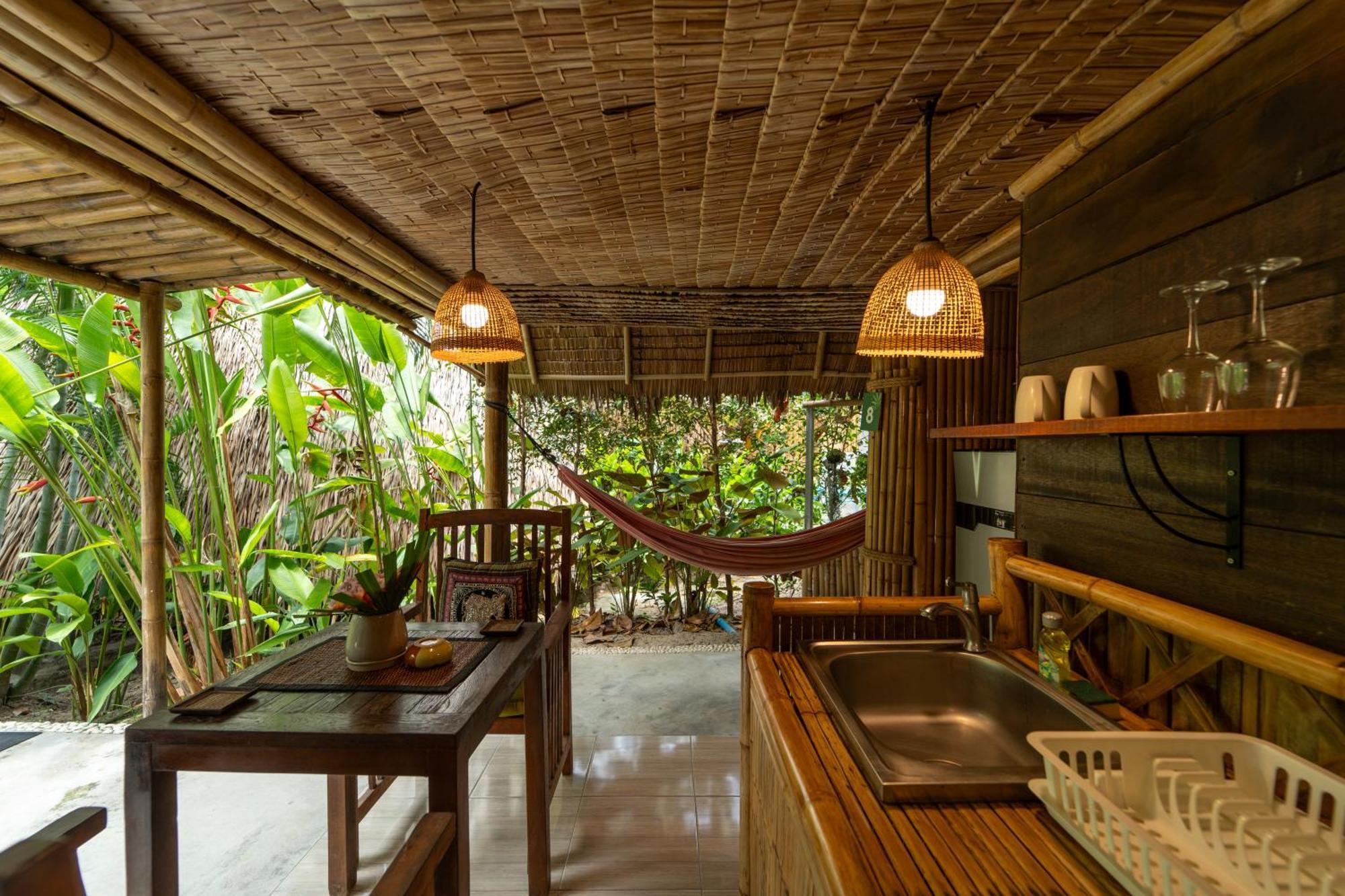 Bamboo Bay Eco Resort スリタヌ エクステリア 写真