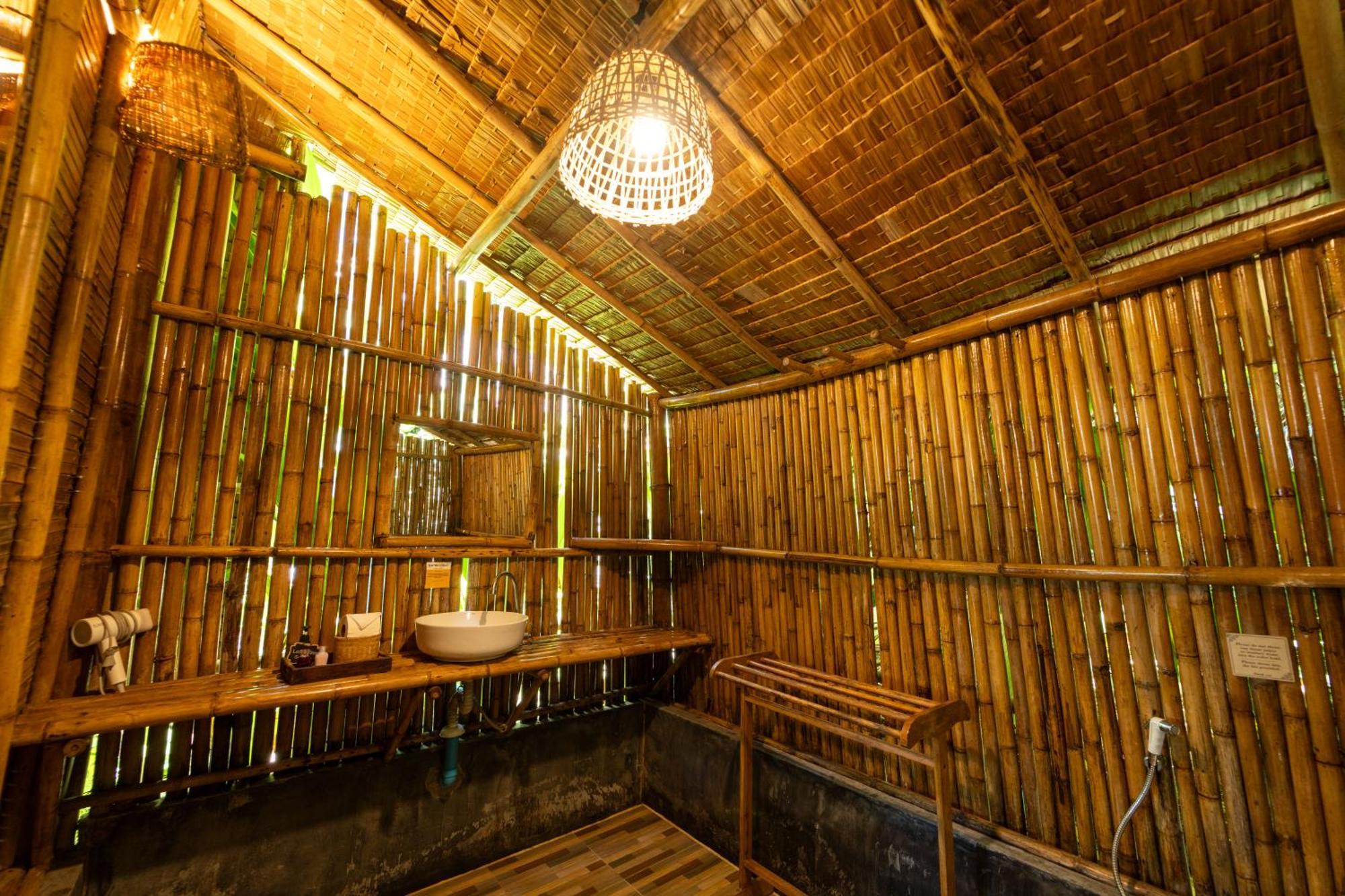 Bamboo Bay Eco Resort スリタヌ エクステリア 写真